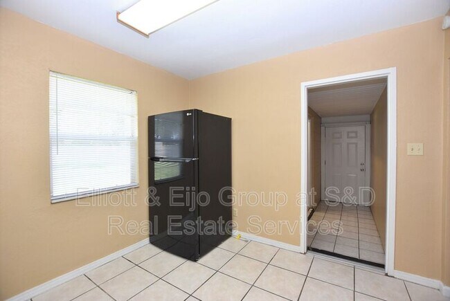 Building Photo - 106 Anarece Ave