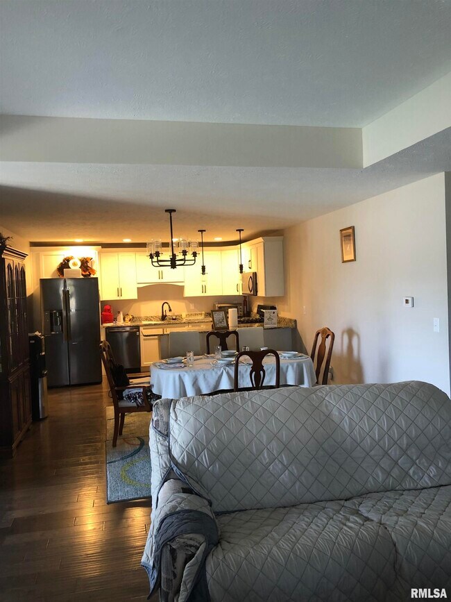 Foto del edificio - 600 Burberry Ln