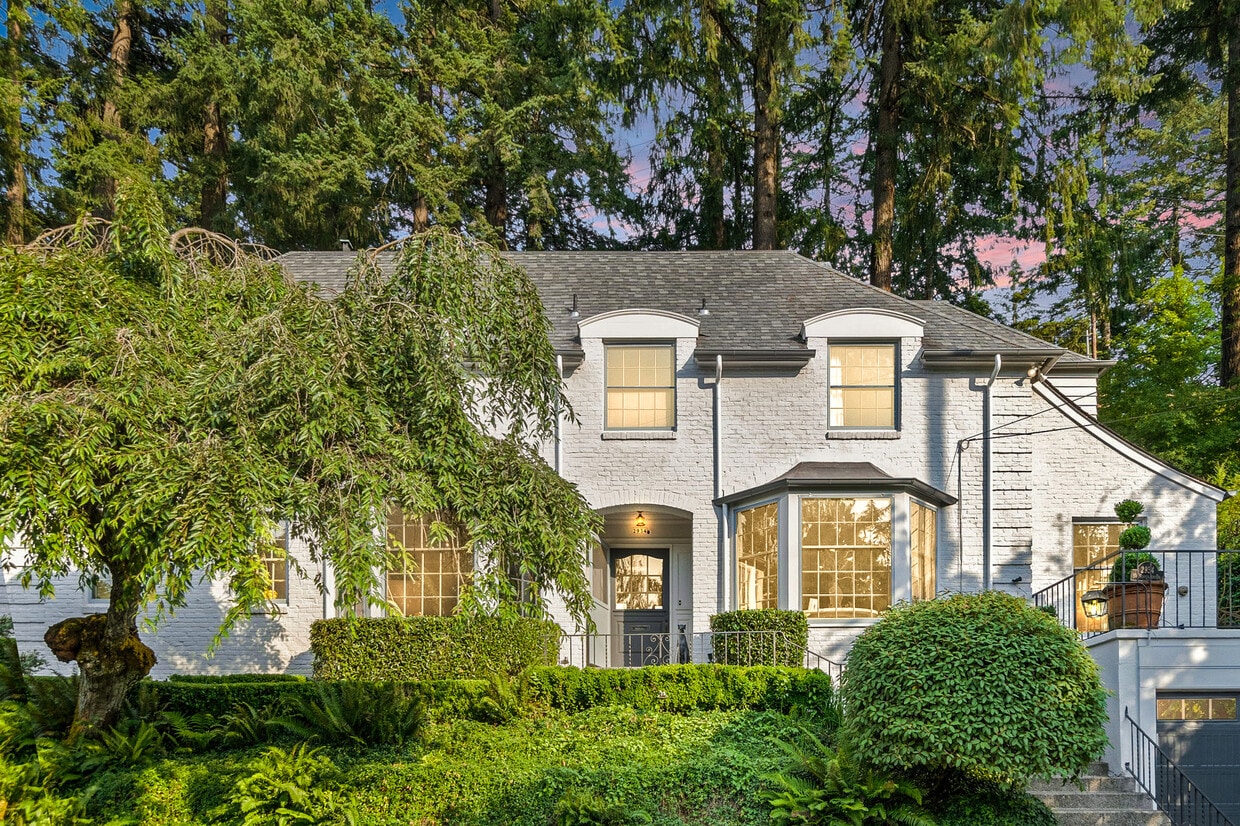 Primary Photo - 2934 SW Montgomery Dr