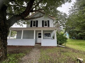 Building Photo - 409 Cedar St