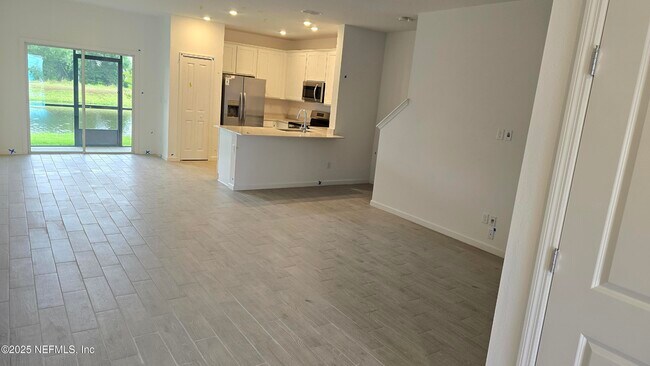 Foto del edificio - 6821 Gable Grv Ave