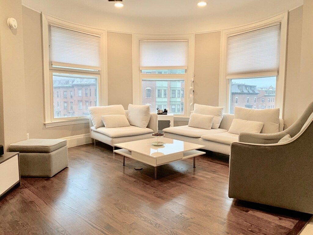 Foto principal - 492 Massachusetts Ave