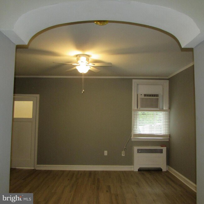 Building Photo - 648 Maris St