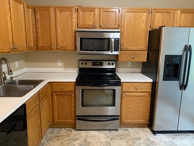 Building Photo - Great location *3Bed*2Bath Townhome in Eag...