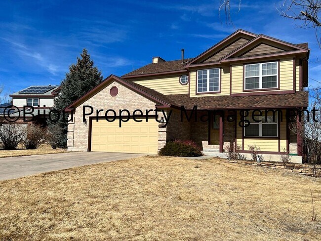 Building Photo - Stunning 4 Bed, 4 Bath!