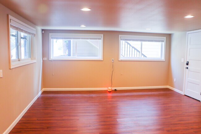 Foto del edificio - 20010 Marine View Dr SW