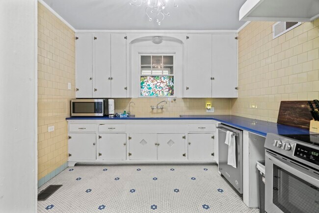 Building Photo - 1919 Rosenberg St