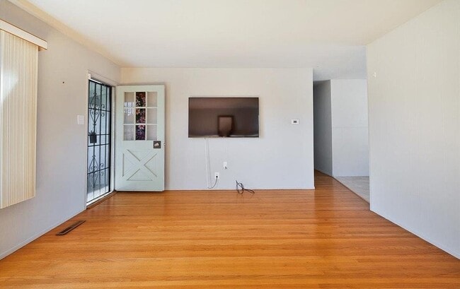 Building Photo - 2933 Cornelius Dr