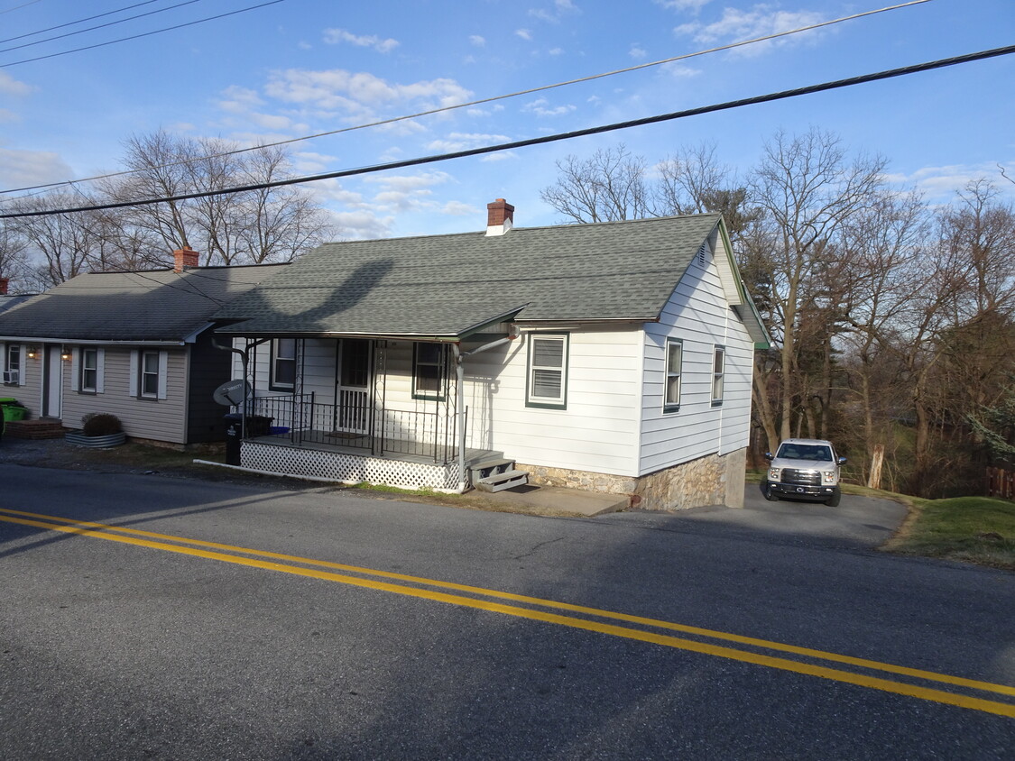 Primary Photo - 127 N Cornwall Rd E