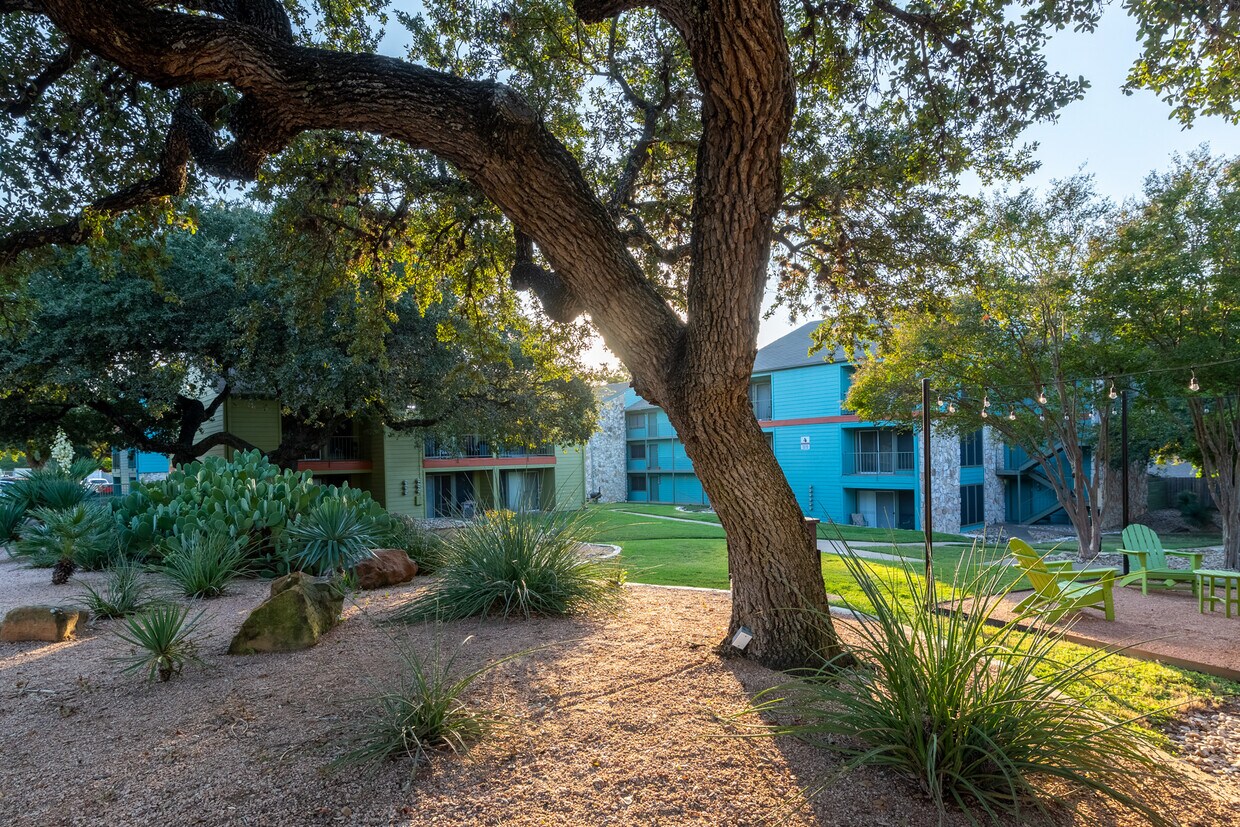 Oaks Apartments 130 Cumberland Rd Austin, TX