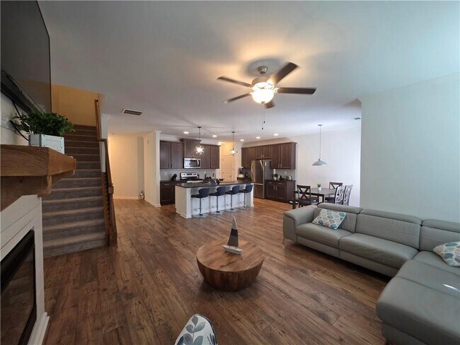 Building Photo - 5531 Garens Way