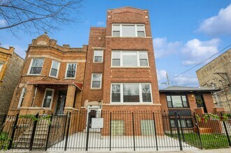 Building Photo - 2417 N Ridgeway Ave