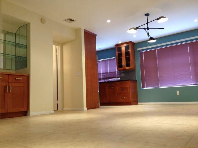 Building Photo - Bluffs of Fox Run Large Condo