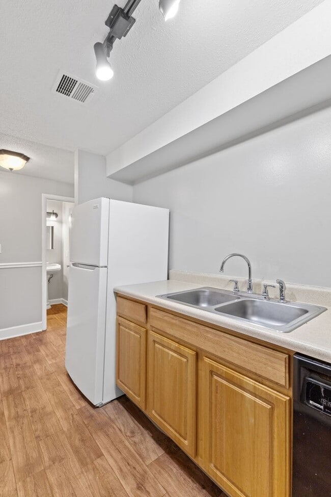 Foto del edificio - 3528 E Fall Creek Pkwy N Dr