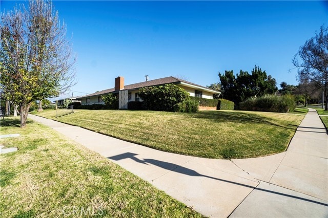 Foto del edificio - 1483 W Cypress Ave