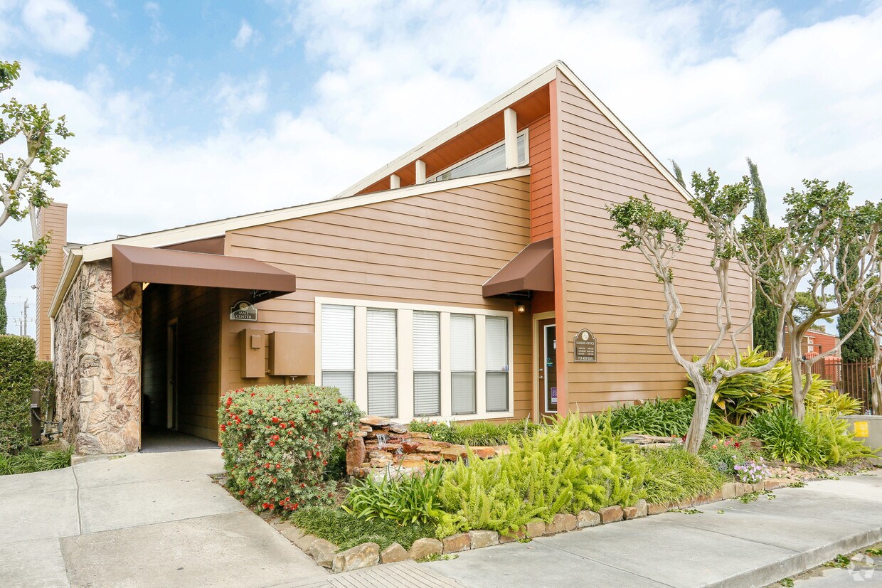 Bellevue Riviera Apartments Houston Tx Apartments Com