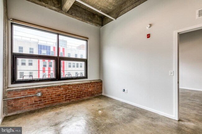 Foto del edificio - 4800 Brown St