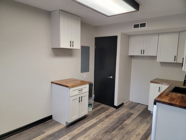 Foto del edificio - Newly renovated 2 Bed 1 Bath, PETS WELCOME...