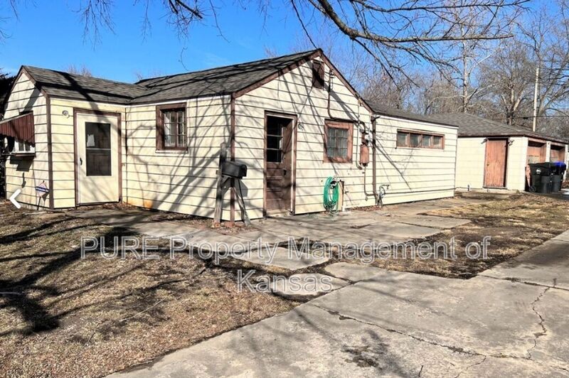Primary Photo - 1816 SW Moundview Dr
