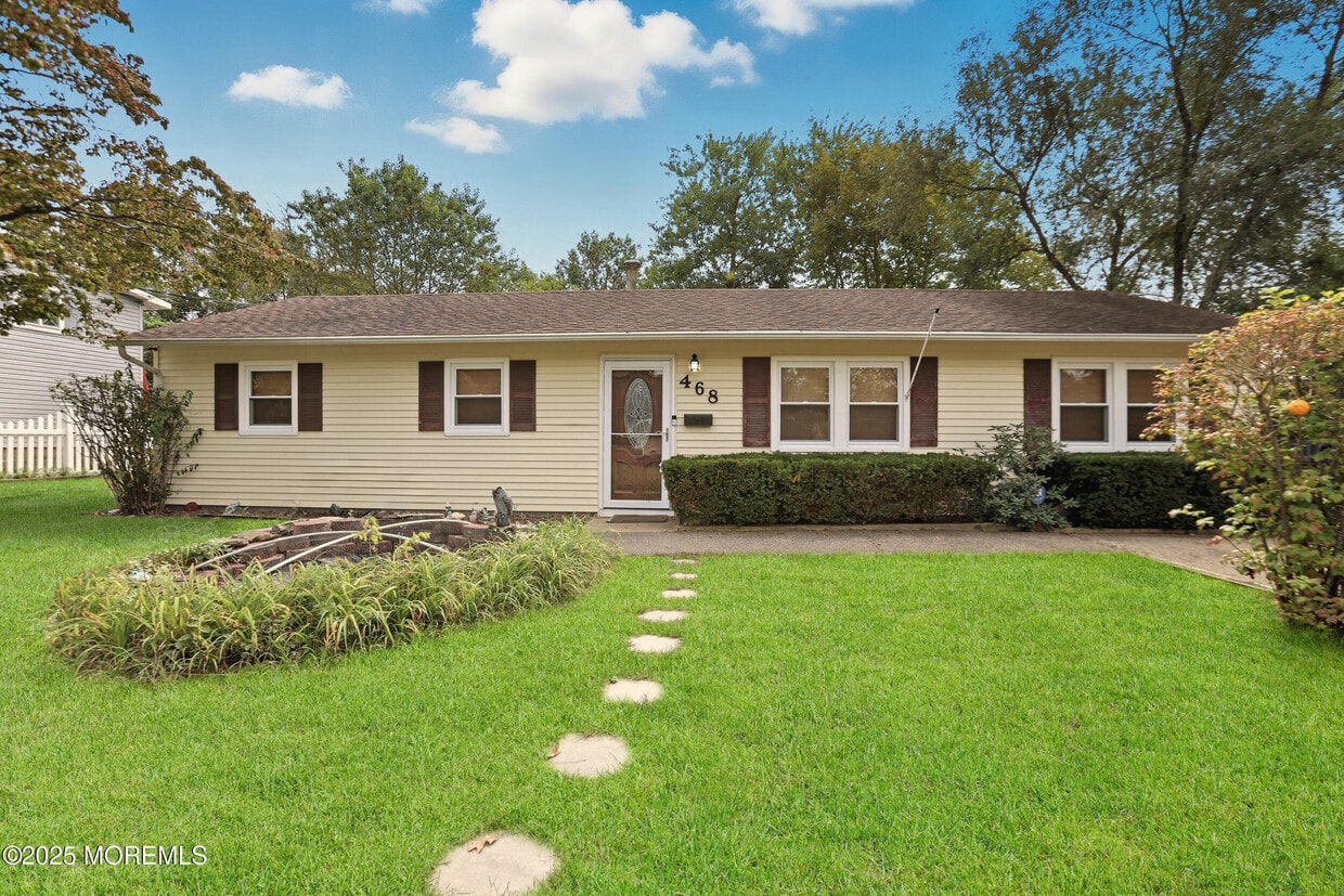 Foto principal - 468 Brookforest Dr