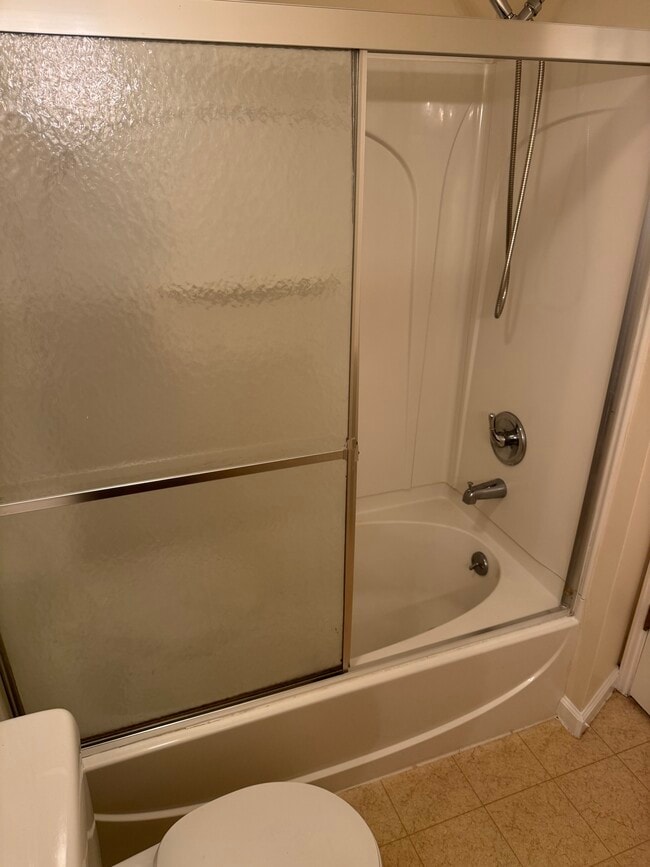 Full Bath (a) - 150 Pleasant St