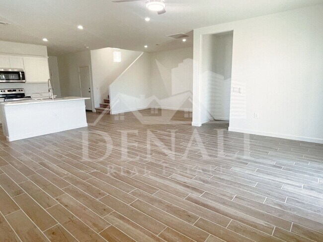 Foto del edificio - 2760 W Stradling Ave
