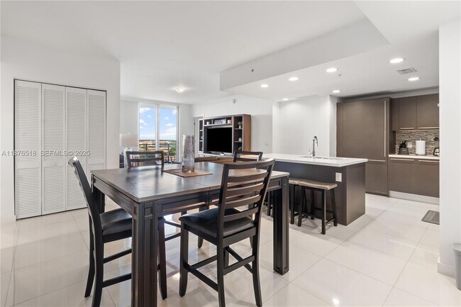 Foto del edificio - 7875 NW 107th Ave