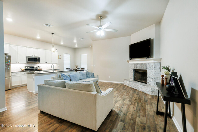 Foto del edificio - 10407 Winfield Ave