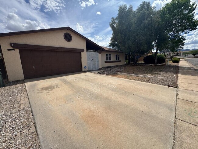 Foto del edificio - 1016 E Cottonwood Dr