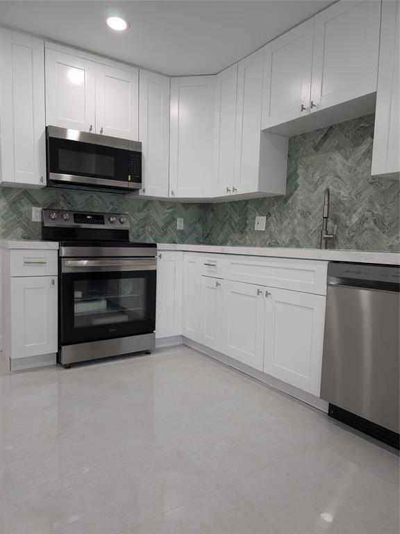 Foto del edificio - 9557 NW 2nd Pl