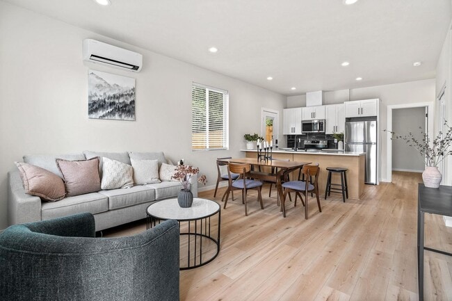 Building Photo - $2,500 - 3 Bed / 2 Bed Brand New Construct...