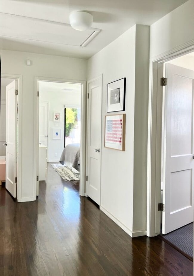 Building Photo - Coastal 2 Bedroom 1 Bath Haven