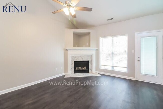 Foto del edificio - Available Now!