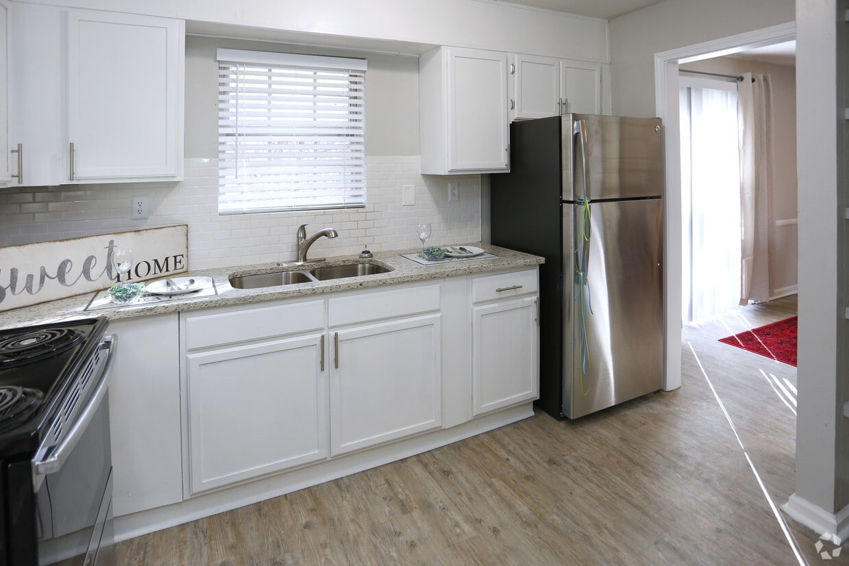Primary Photo - Crystal Grove Townhomes