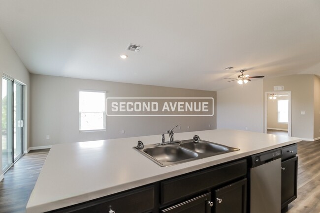 Foto del edificio - 5766 Baker RD