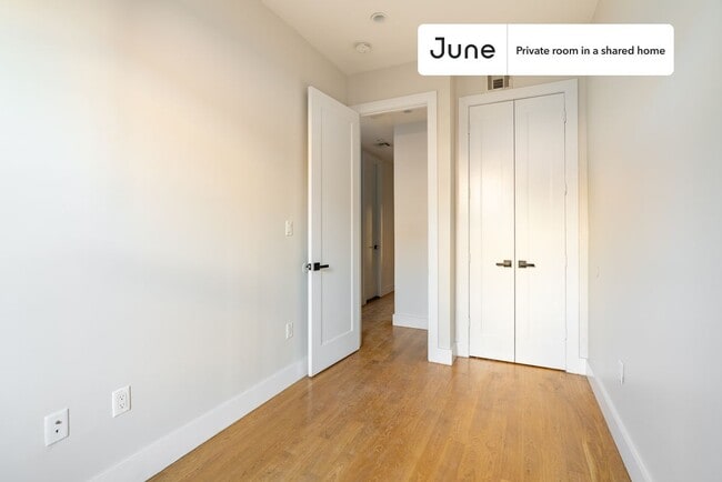 Foto del edificio - Room in Shared 3 bed/1 bath home