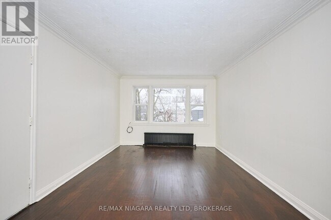 Building Photo - 81 Maple St