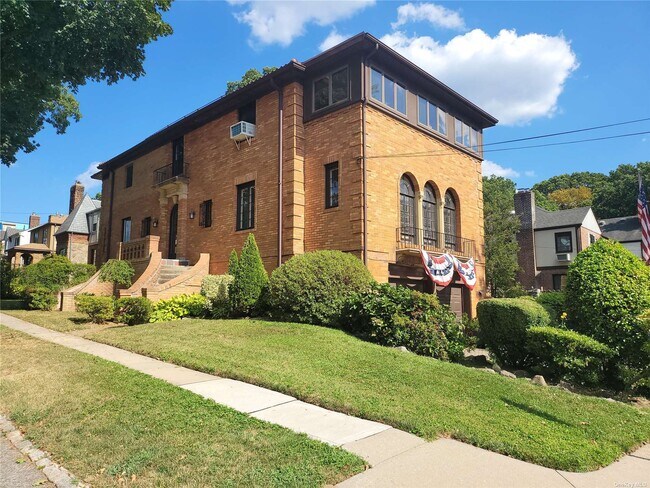 Building Photo - 84-35 Chevy Chase St