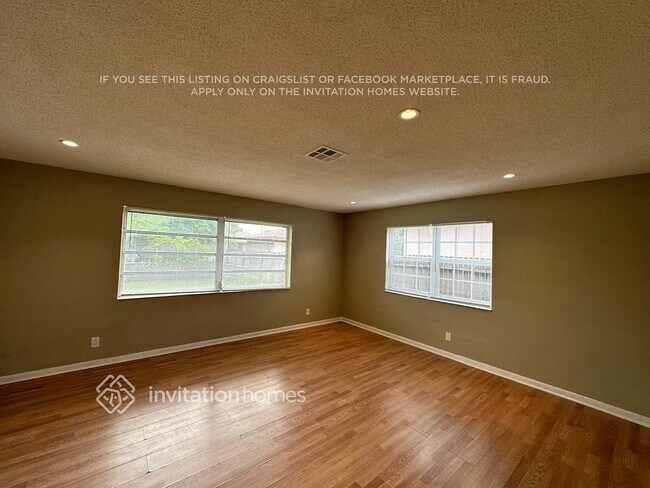 Building Photo - 5430 SW 21st St