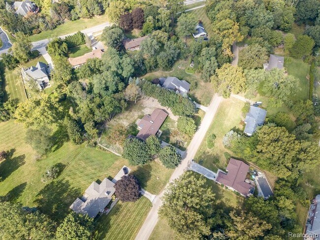 Building Photo - 2800 Acorn Rd