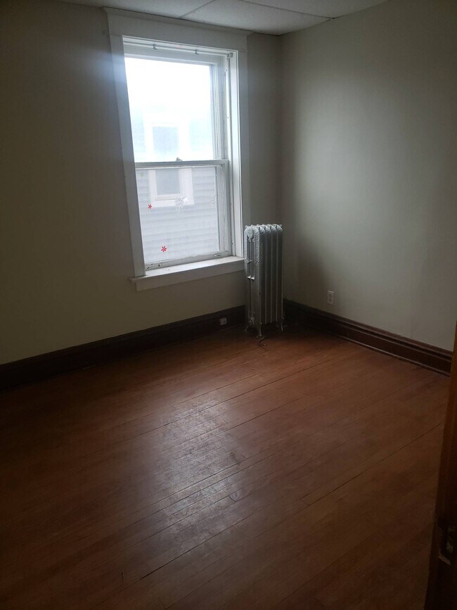 4515 Magoun Ave Unit 1F, East Chicago, IN 46312 Room for Rent in East