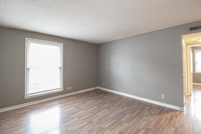 Foto del edificio - 807-A Golfview Place