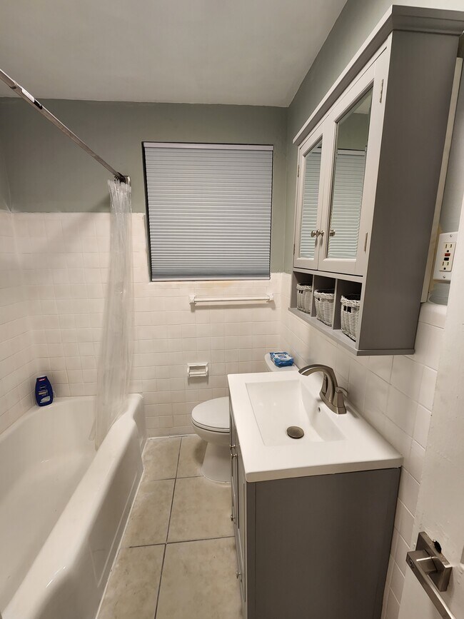 Foto del edificio - 238 E 7th St