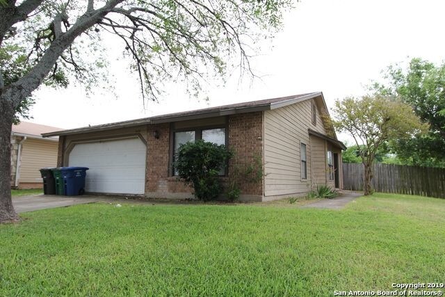 Primary Photo - 406 SADDLEBROOK DR