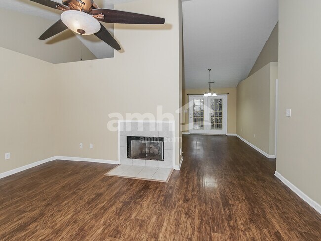 Foto del edificio - 1822 Hunters Hill Blvd