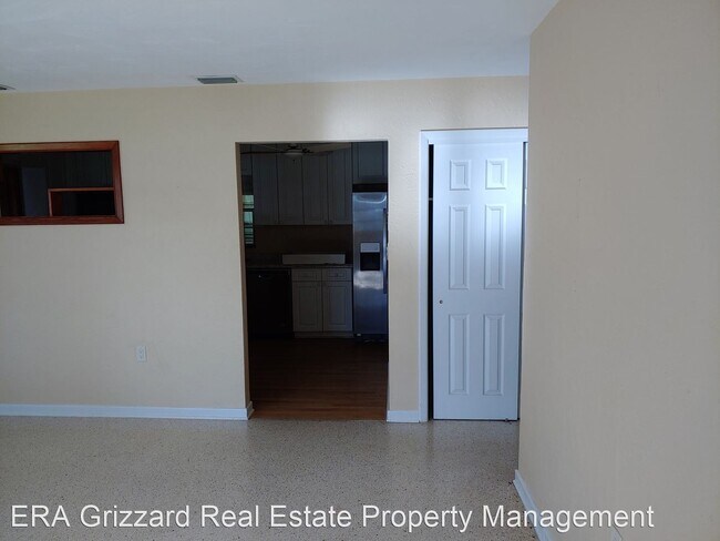 Foto del edificio - 3 br, 2 bath House - 312 N Blue Lake Ave