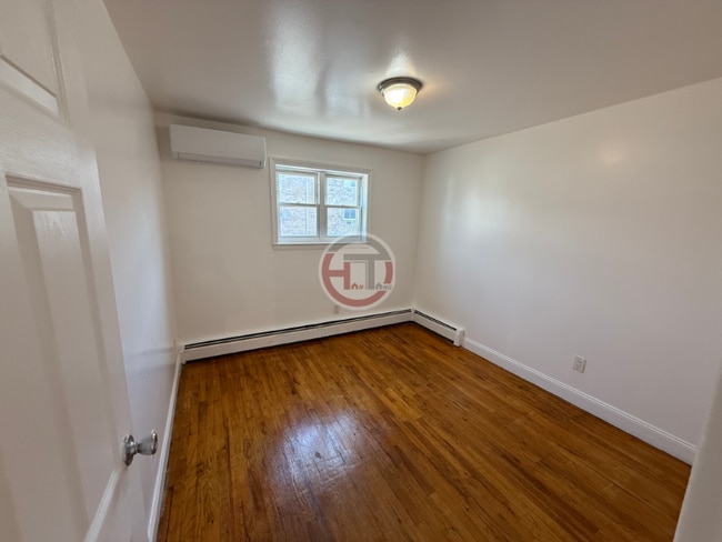 Building Photo - 622 Logan Ave