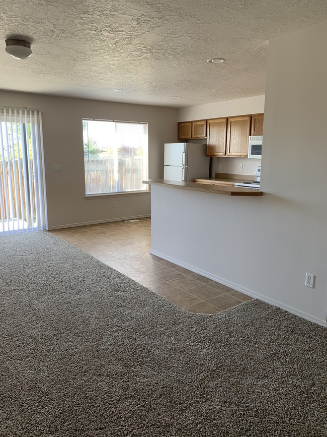 Foto del edificio - 738 N Gray Cloud Way