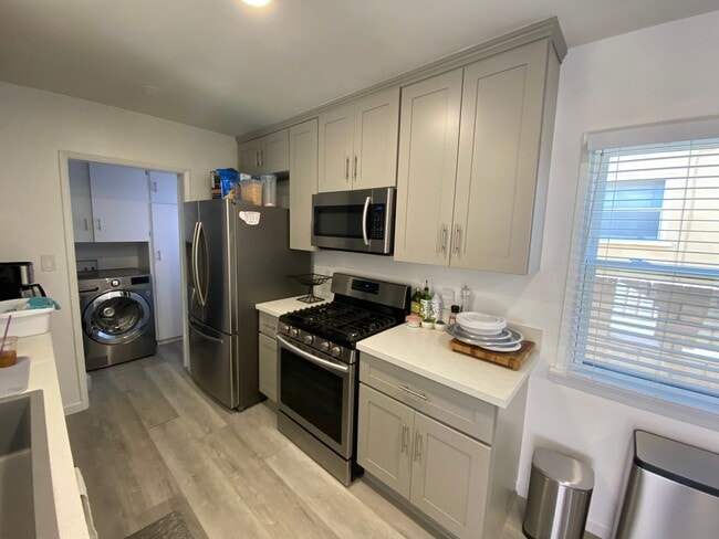 Building Photo - El Segundo Executive Single Family Home - ...