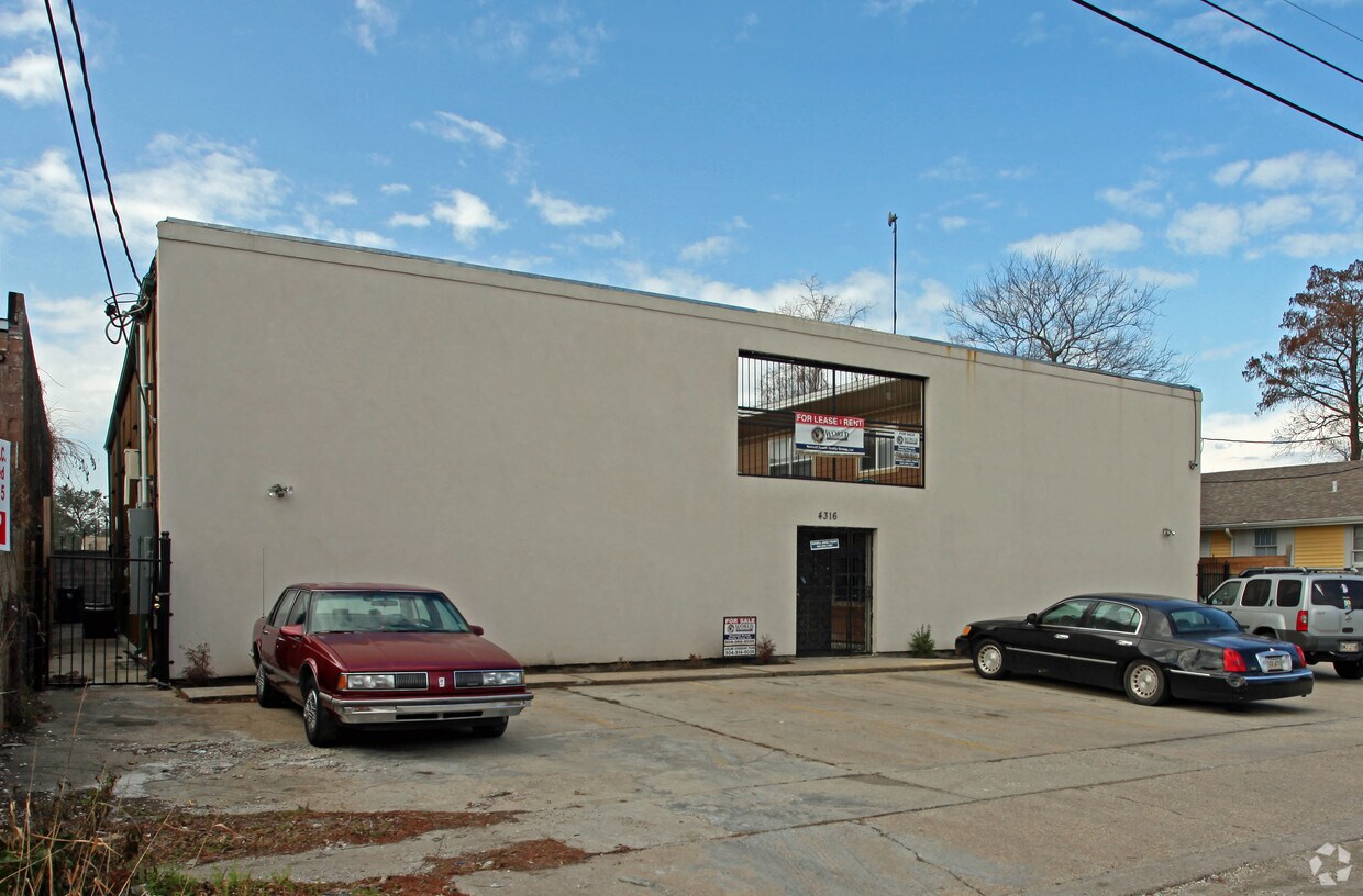 Primary Photo - 4316 Dodt Ave